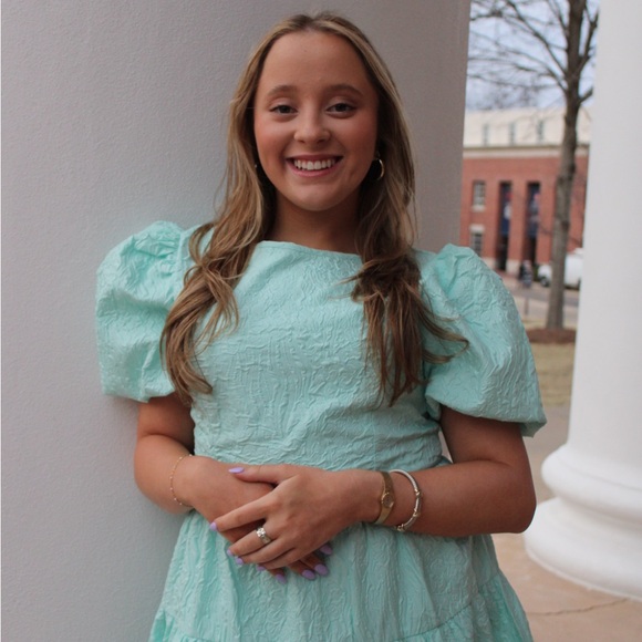 Meet your Posher, Lindee - Picture 1 of 1